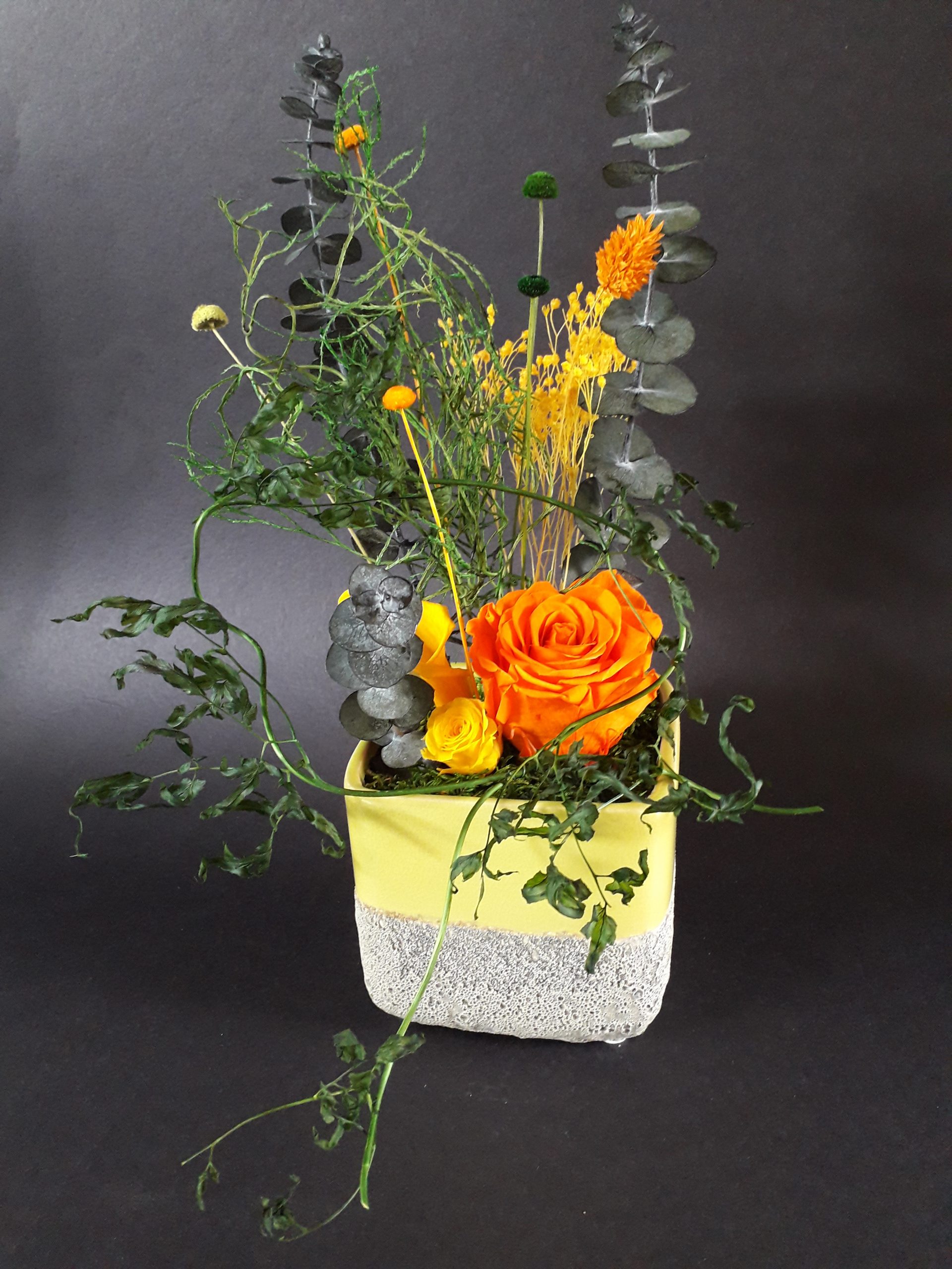 composition florale / vase en ceramique carre gm / a poser