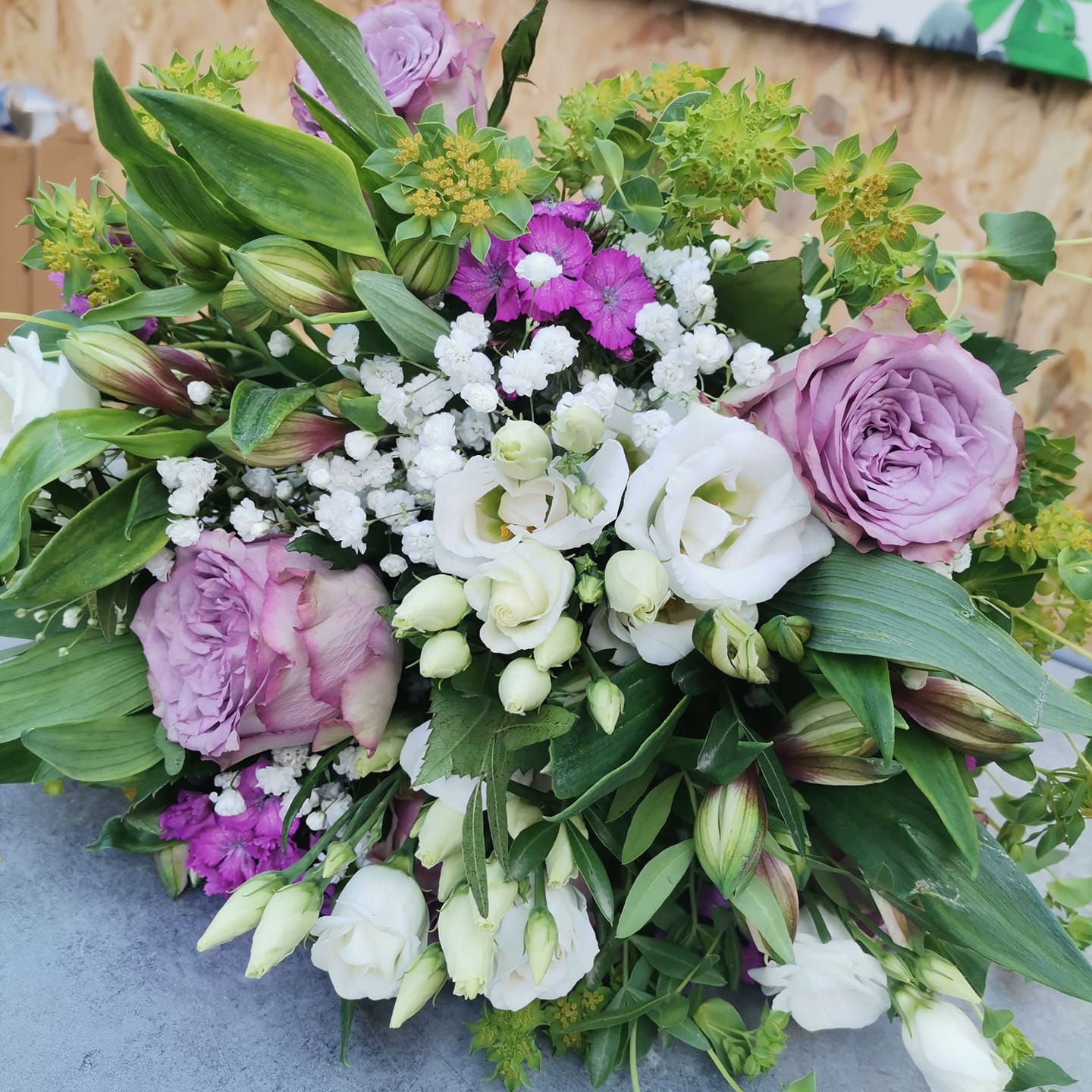 Bouquet Mauve Et Blanc | Livraison à Gondecourt | Le trèfle à quatre fleurs