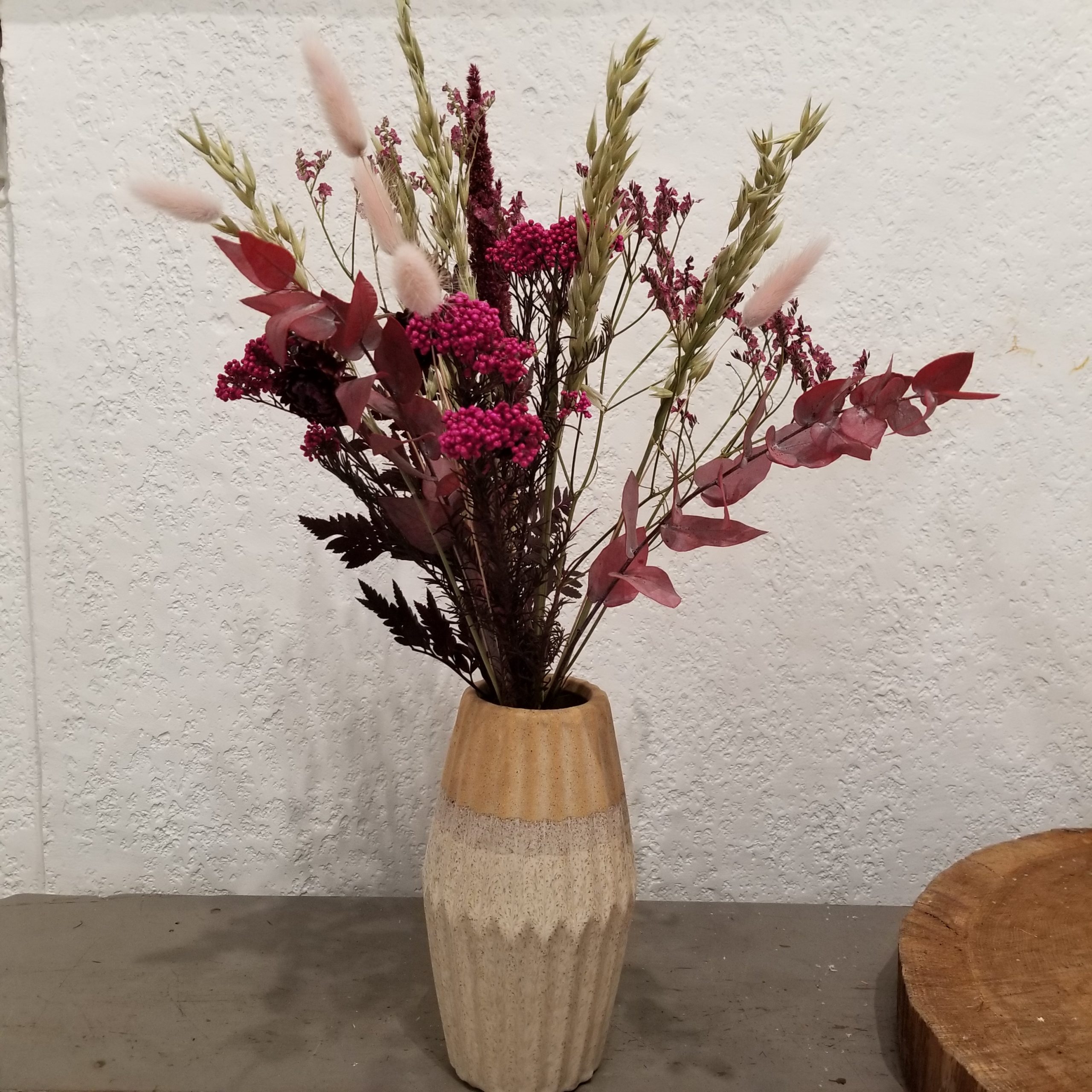 Bouquet de fleurs séchées avec vase