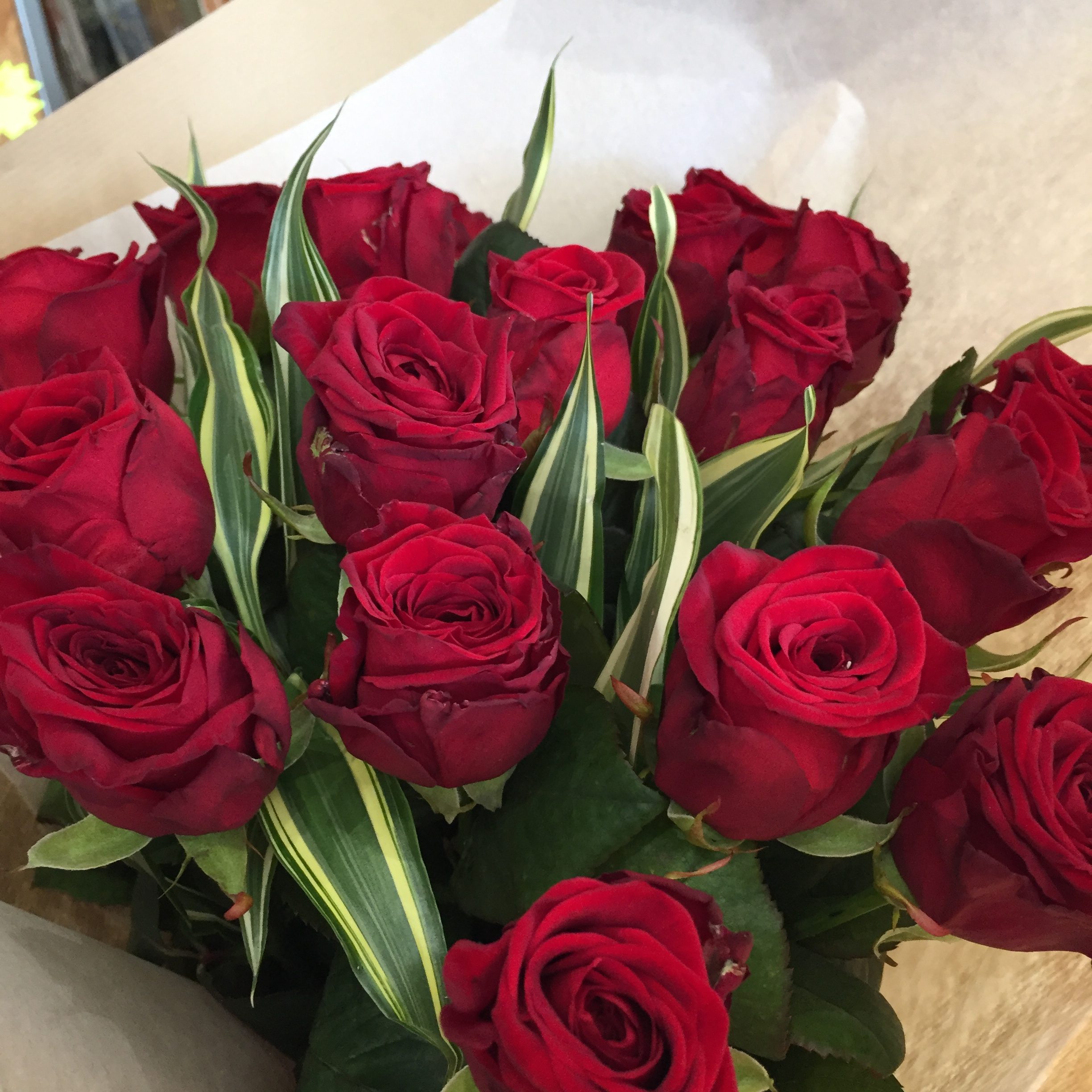 ST VALENTIN : Bouquet De Roses Rouges (À L'Unité ou autres couleurs)