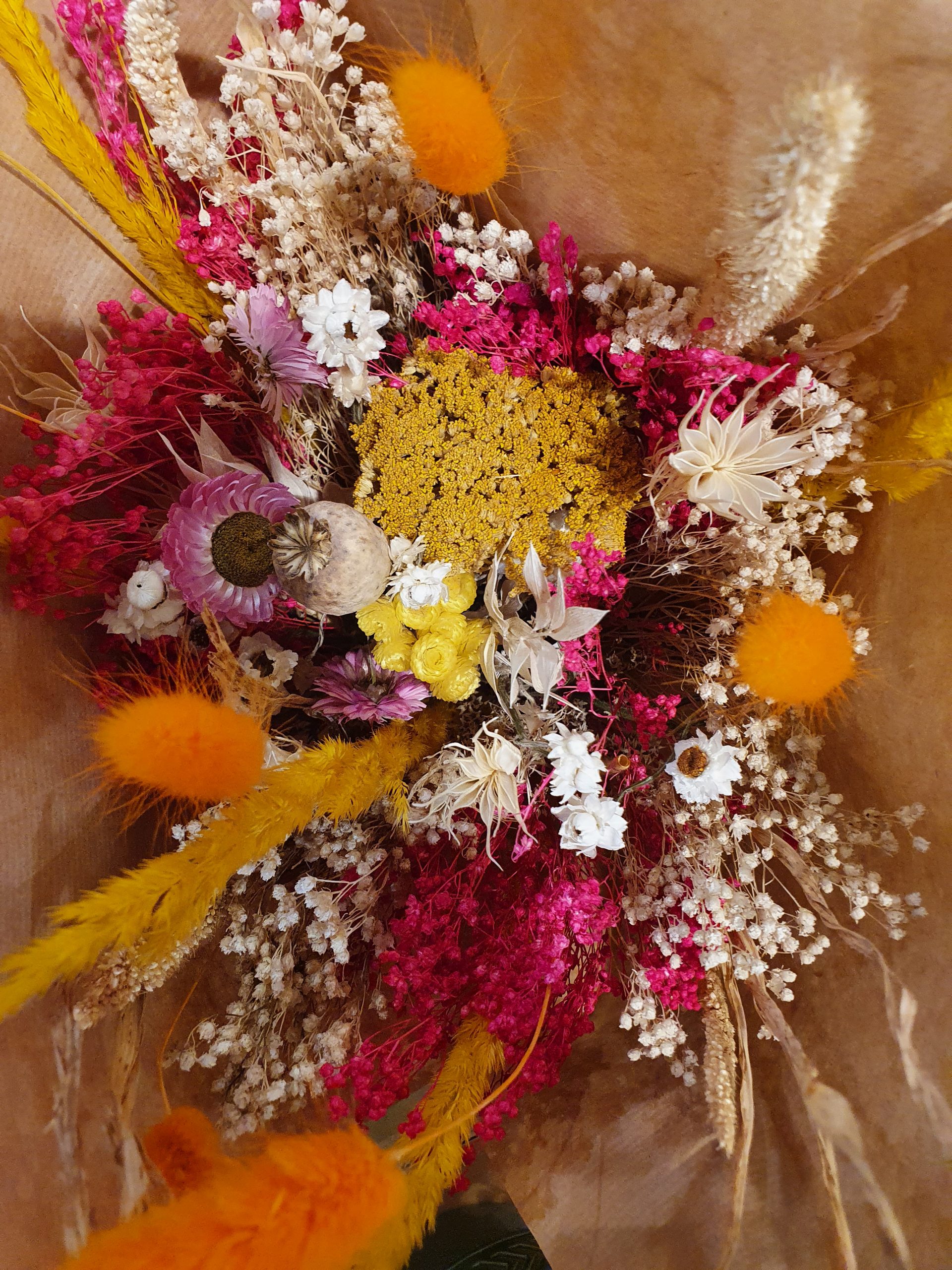 bouquet coloré de fleurs séchées