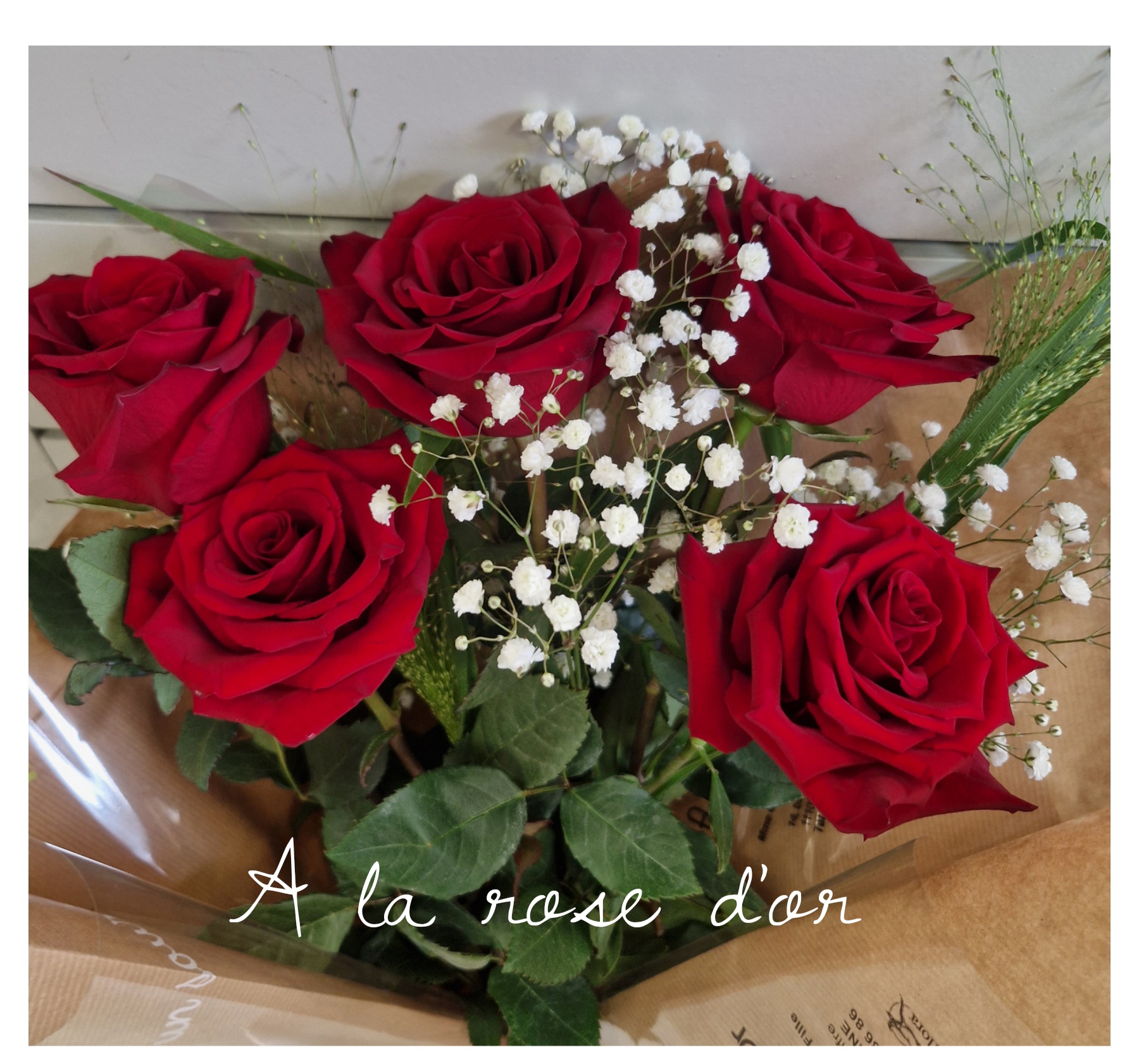 Un Million De Roses Rouges Bouquet de 5 roses rouges et gypsophile | Livraison à Narbonne | A La ...